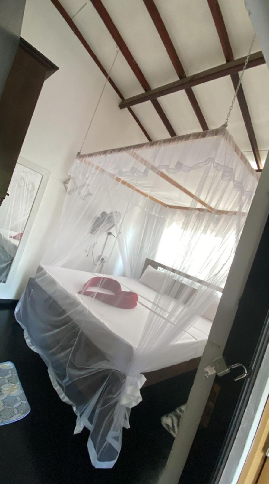 Hiricurry Hostel & Restaurant Dikwella Rum bild